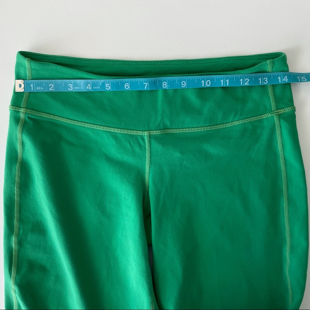 Vintage Luluemon Green sz 6 crop - Picture 7 of 12